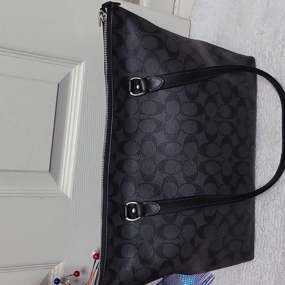 Coach Signature Gallery Tote